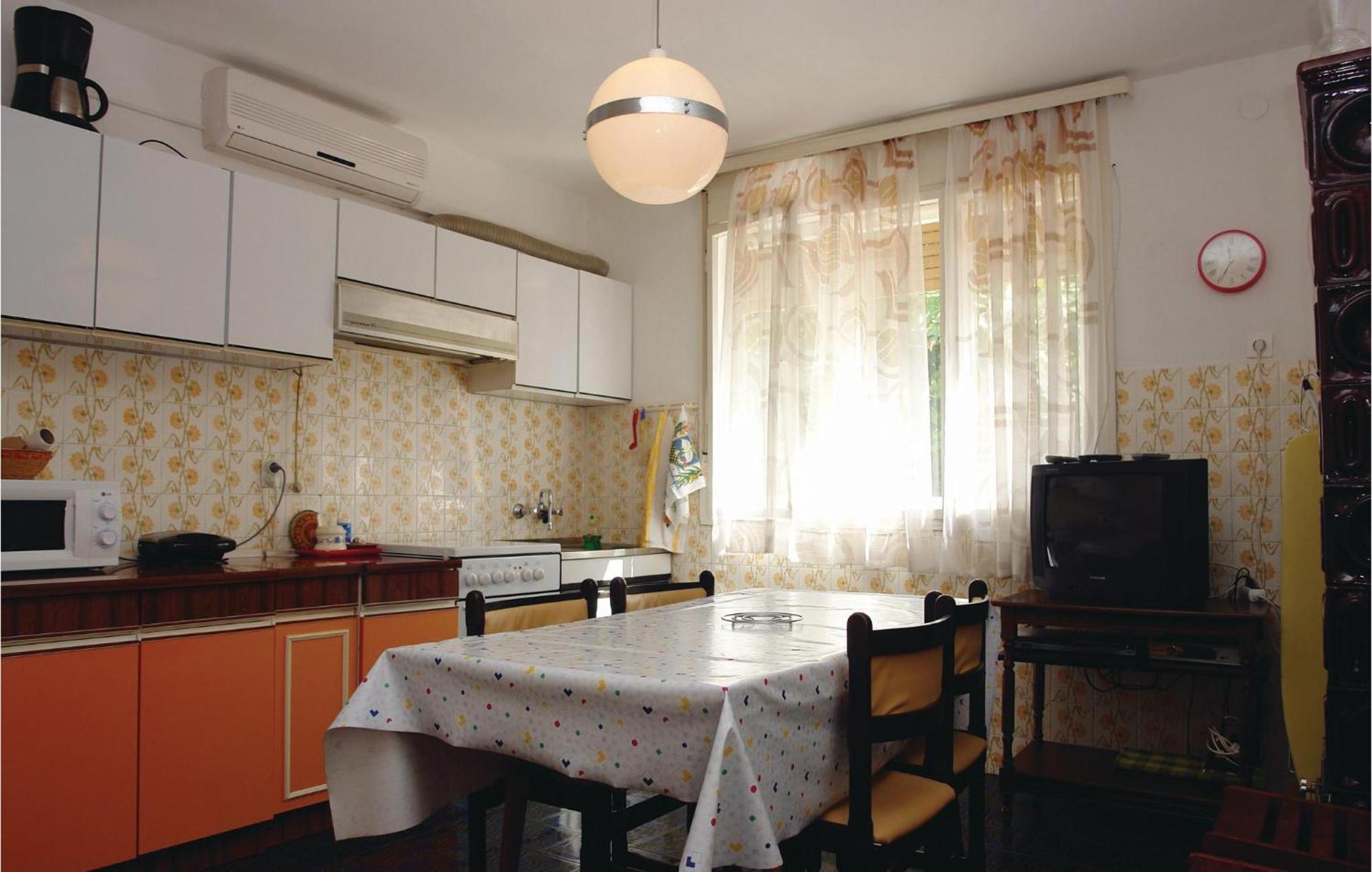 Stunning In With Kitchen Apartment